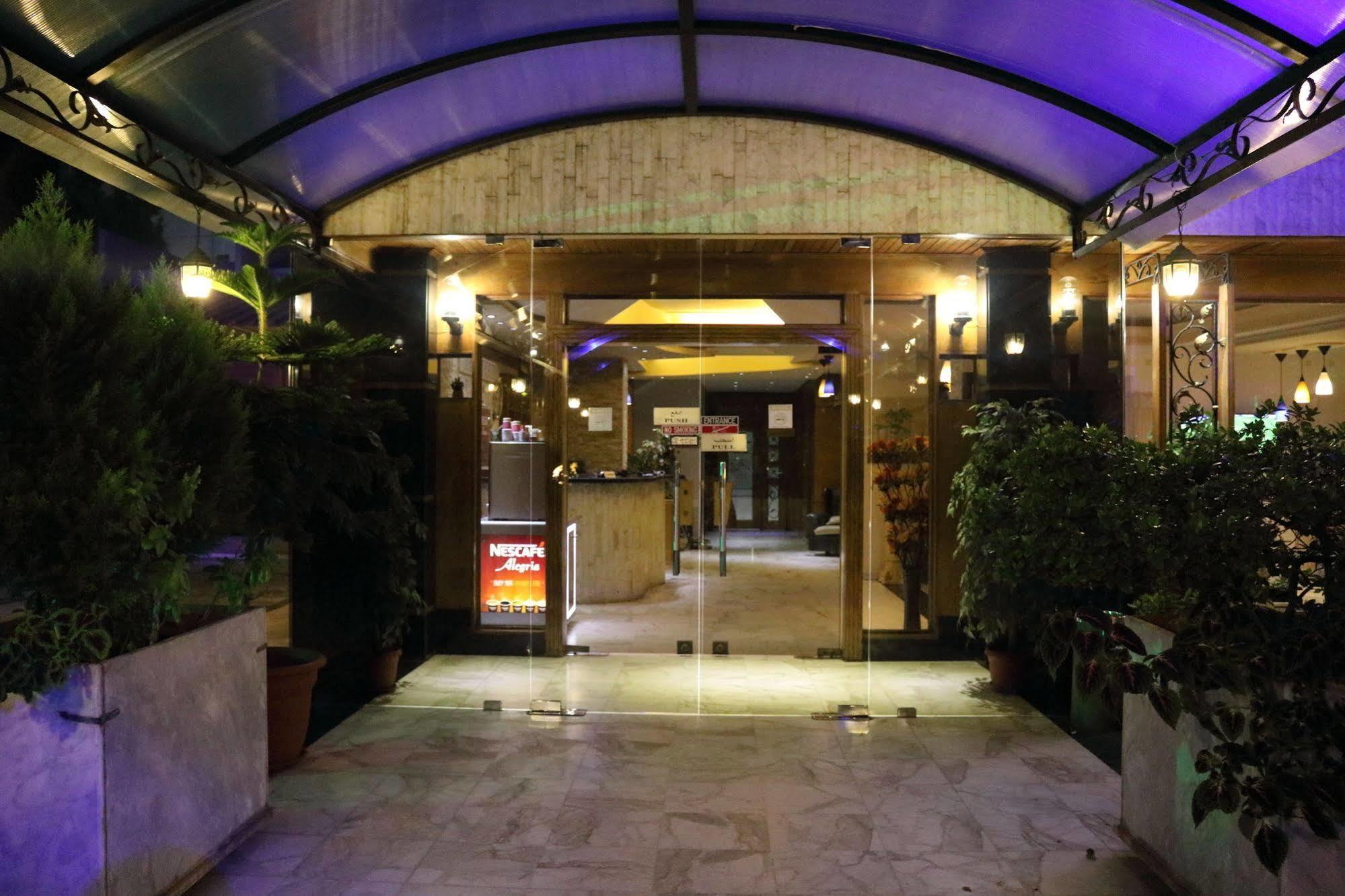 Vista Del Mar Hotel Джуния Экстерьер фото